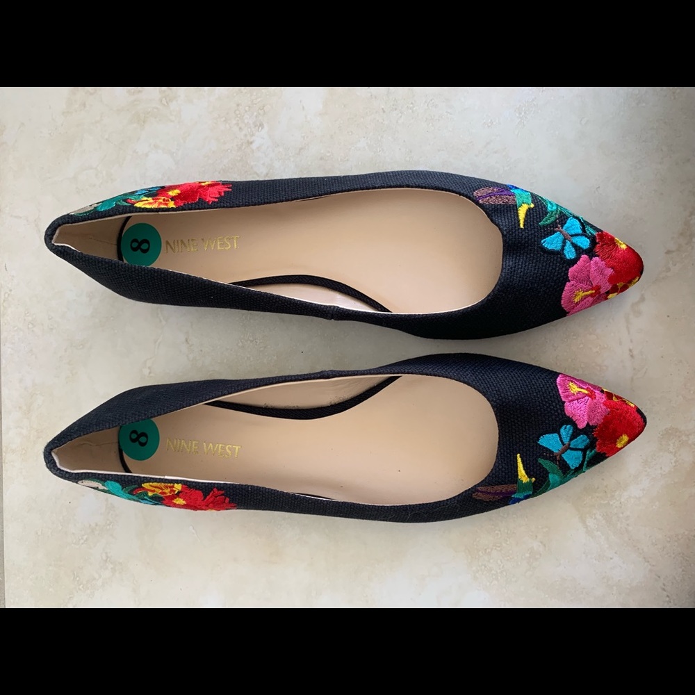 Nine West embroidered point toe flats 8M